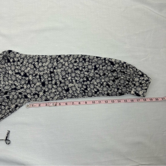 Lucky Brand size Medium Blue Floral Drawstring Bottom Blouse - Picture 10 of 11